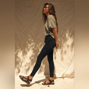 Free People We The Free Jeggings Jeans Women’s 25 Black Stretch Cropped Raw hem